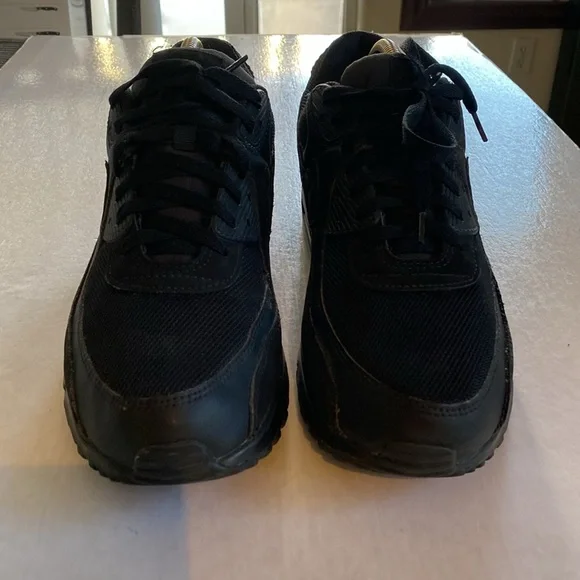 NIKE AIRMAX Men’s Triple Black Sneakers CN8490-003 Size 11.5 US - Picture 2 of 9